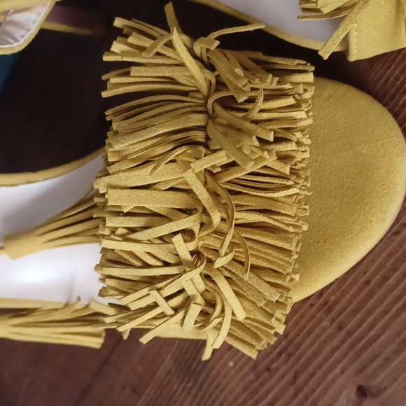 Heels - Picture 2 of 16